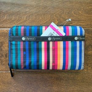Lesportsac wallet with zipper closure